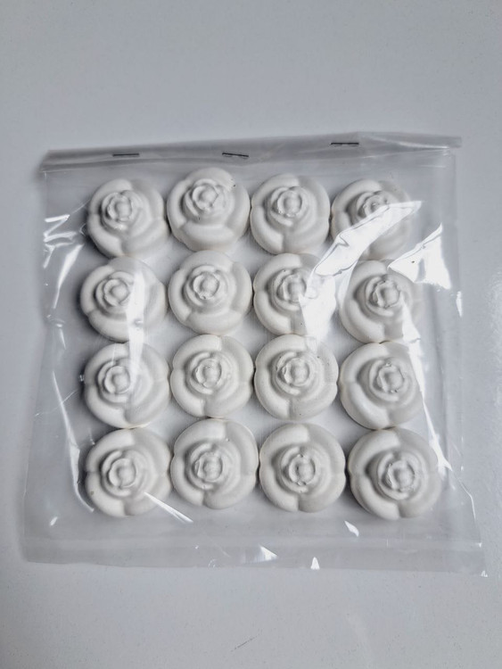 مجسمه گل رز کوچک 16 عددی